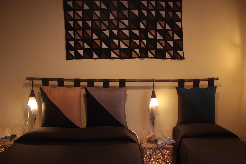 Dimora Dei Giganti Bed & Breakfast Napoli Bagian luar foto