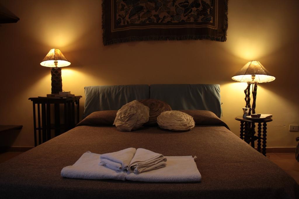 Dimora Dei Giganti Bed & Breakfast Napoli Bagian luar foto