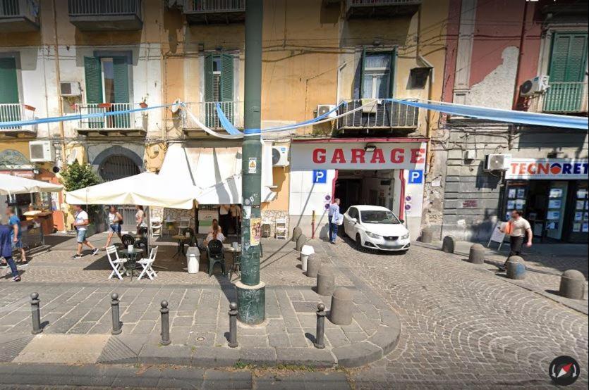 Dimora Dei Giganti Bed & Breakfast Napoli Bagian luar foto