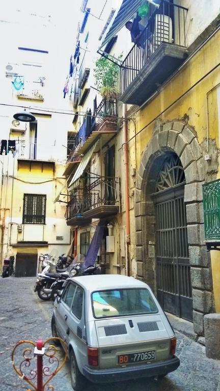 Dimora Dei Giganti Bed & Breakfast Napoli Bagian luar foto