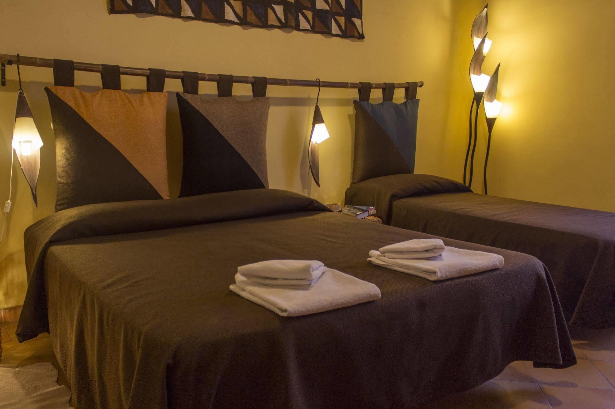 Dimora Dei Giganti Bed & Breakfast Napoli Bagian luar foto