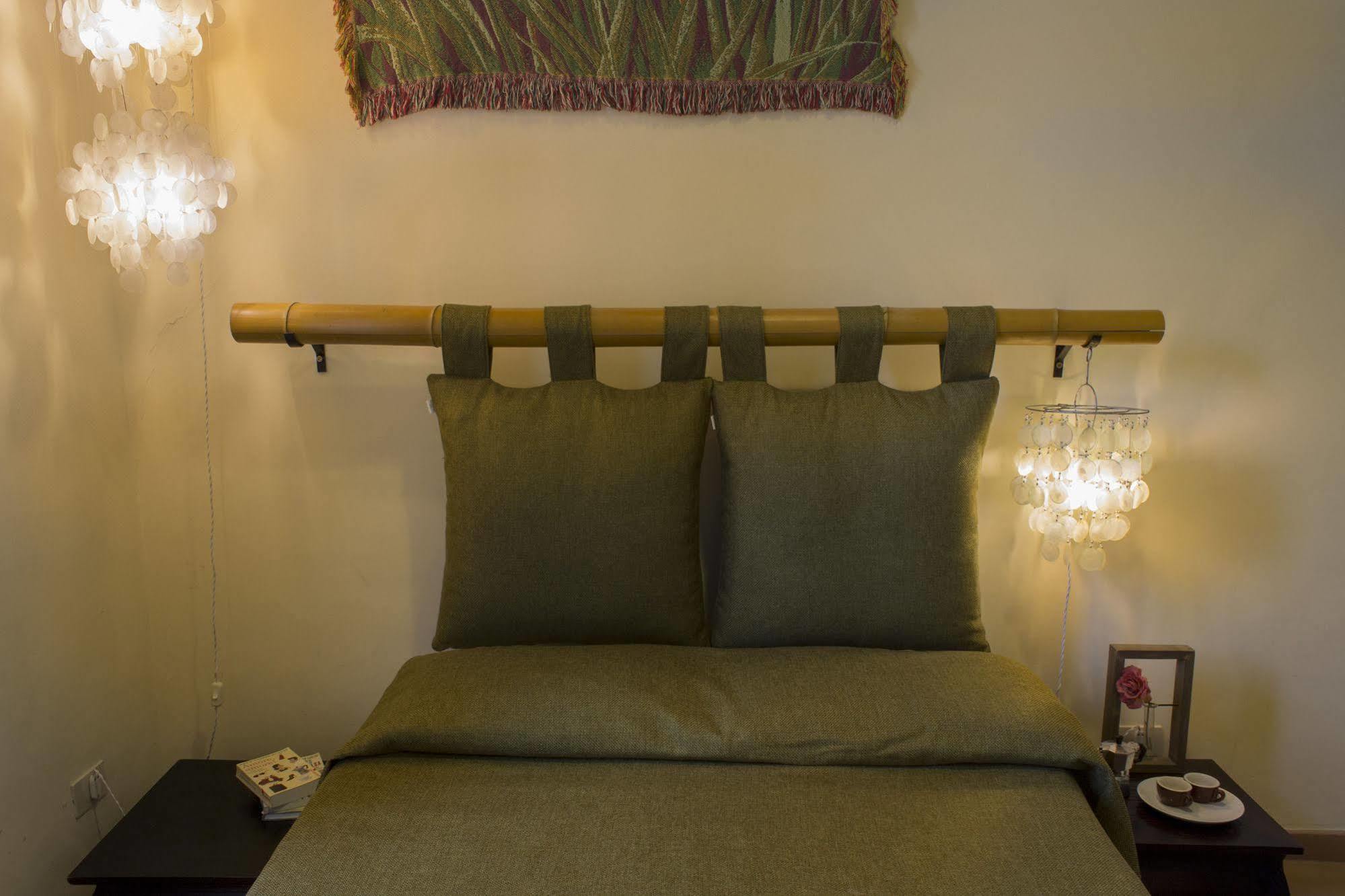 Dimora Dei Giganti Bed & Breakfast Napoli Bagian luar foto