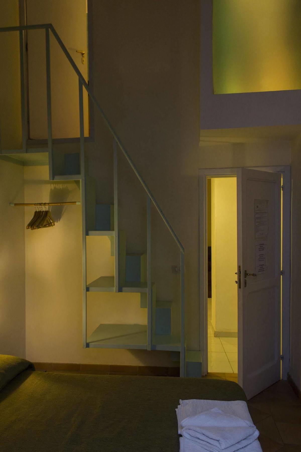 Dimora Dei Giganti Bed & Breakfast Napoli Bagian luar foto