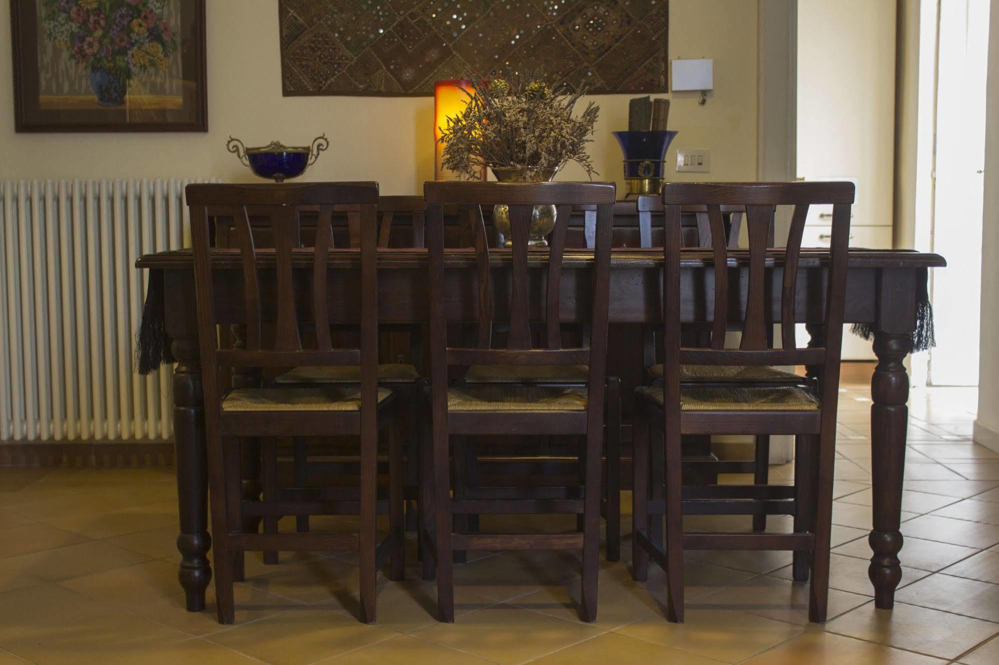 Dimora Dei Giganti Bed & Breakfast Napoli Bagian luar foto