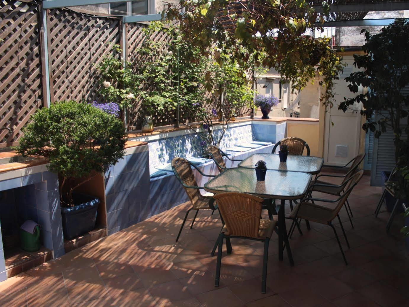 Dimora Dei Giganti Bed & Breakfast Napoli Bagian luar foto
