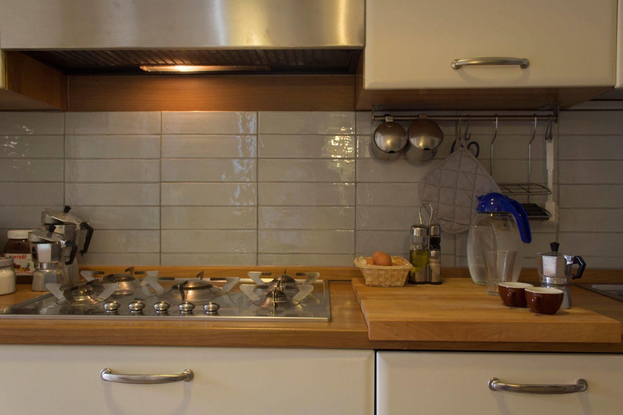 Dimora Dei Giganti Bed & Breakfast Napoli Bagian luar foto
