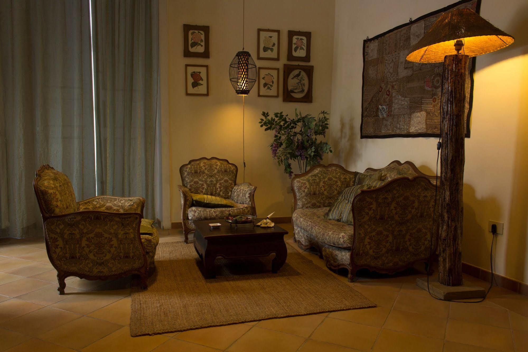 Dimora Dei Giganti Bed & Breakfast Napoli Bagian luar foto